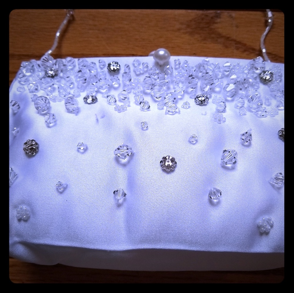 Sparkling white clutch